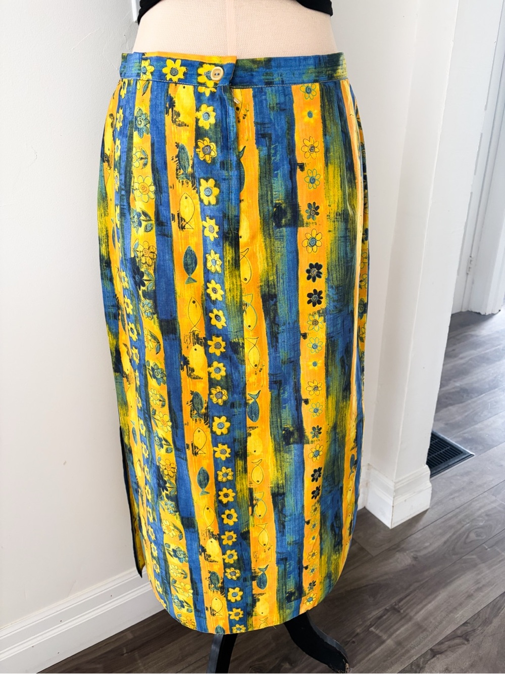 Vintage AGMIR Fish & Floral Print Maxi Skirt, Size L (32” W) – Made in Europe - Picture 11 of 12